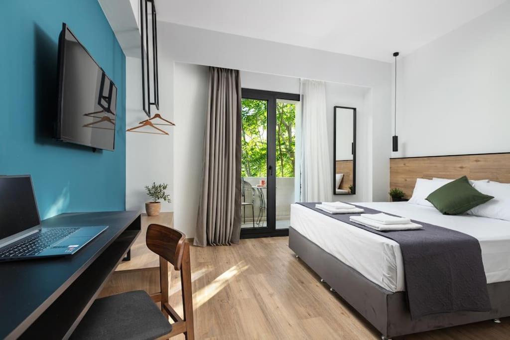 Kerameikos Apartment | The Meta Stay - Sunny Retreat with Rooftop Access