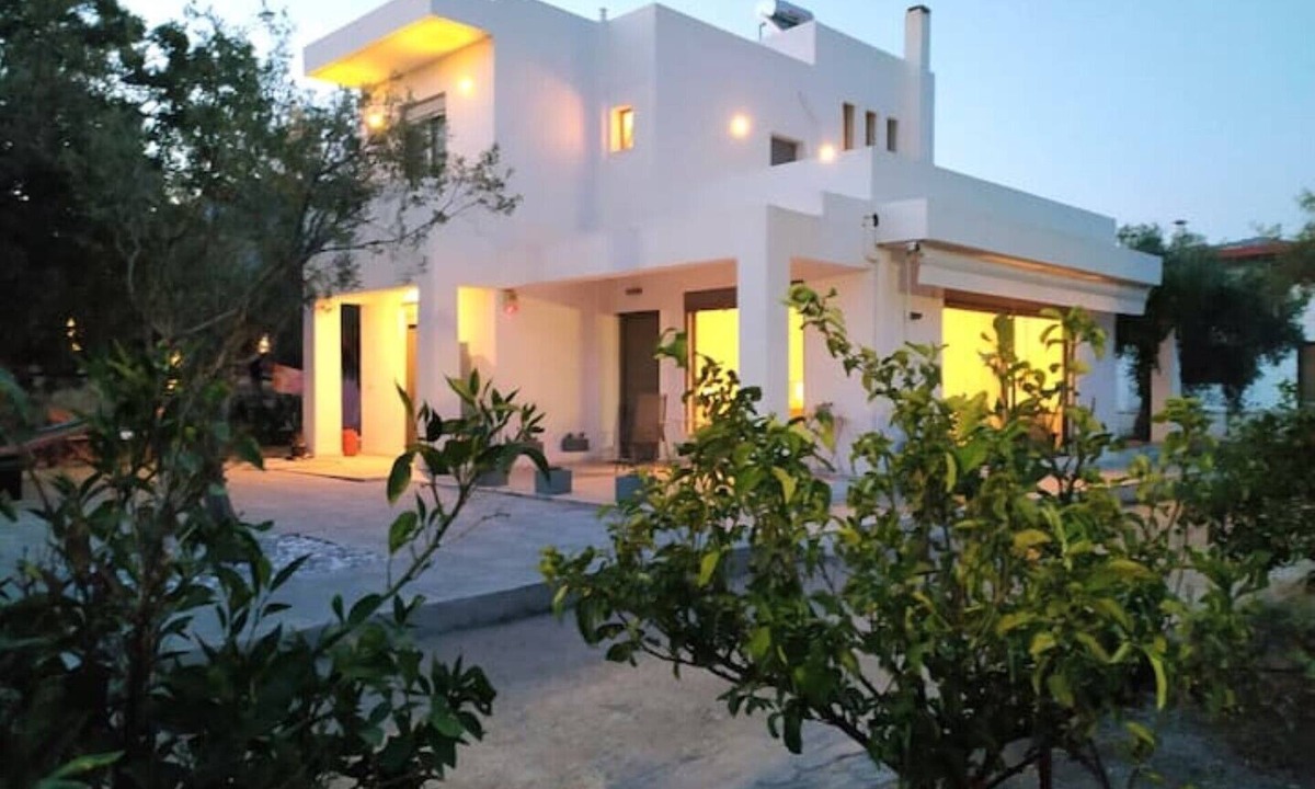 Kineta Villa | The Modern Cottage near Beach | Garden & Sea Views | Close to Athens & Corinth