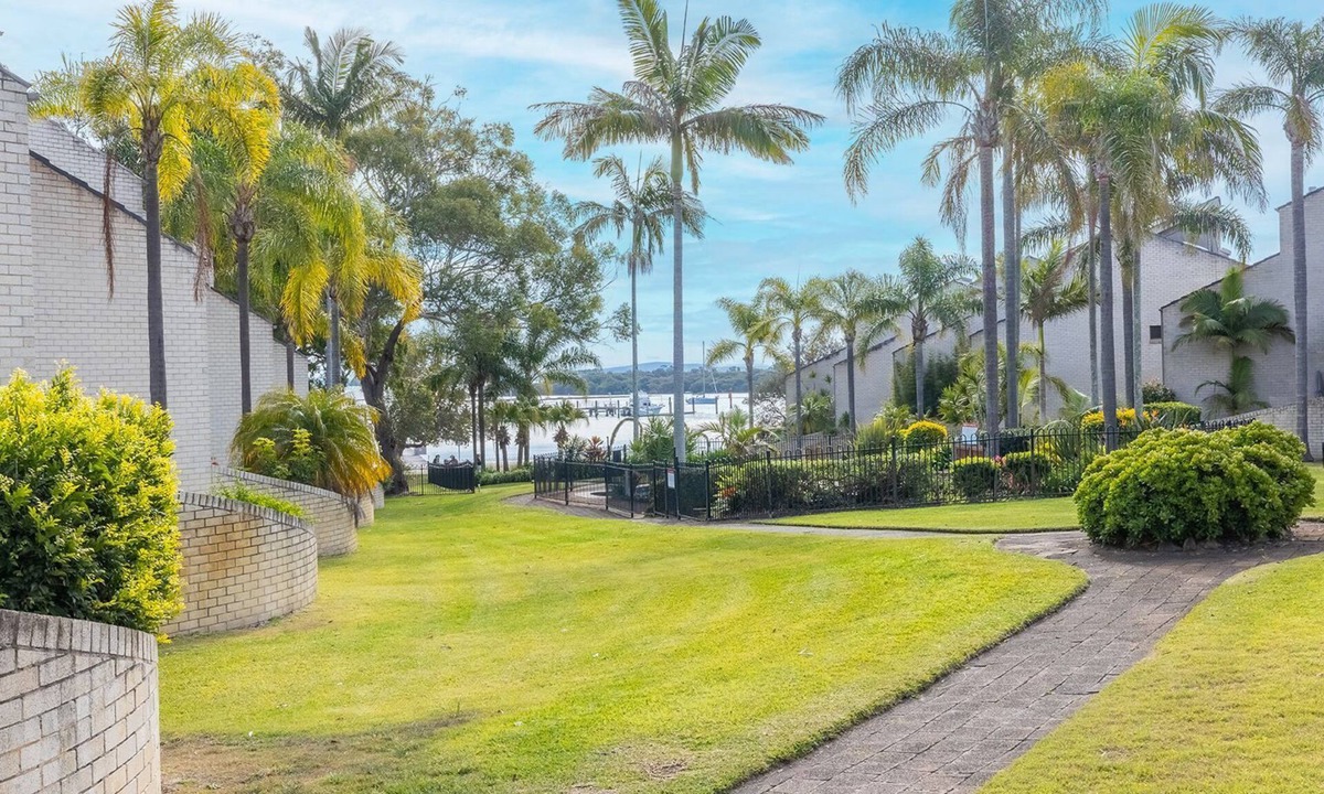 Soldiers Point House | The Moorings 18 4 Cromarty Rd Waterfront, Pool, Wifi & AirCon