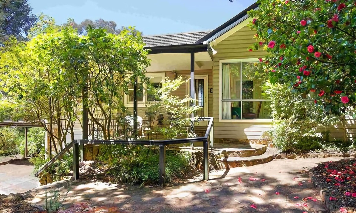 Blackheath House | The Nineteenth | Golfers dream close to 18th and 19th hole