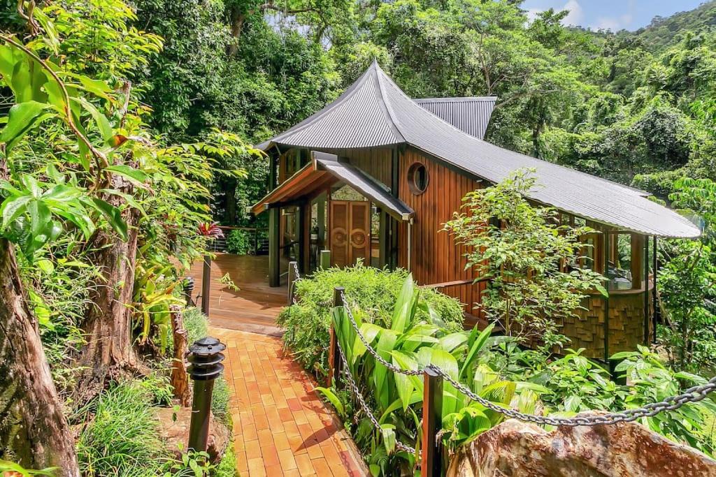 Earlville Other | The Secret Treehouse