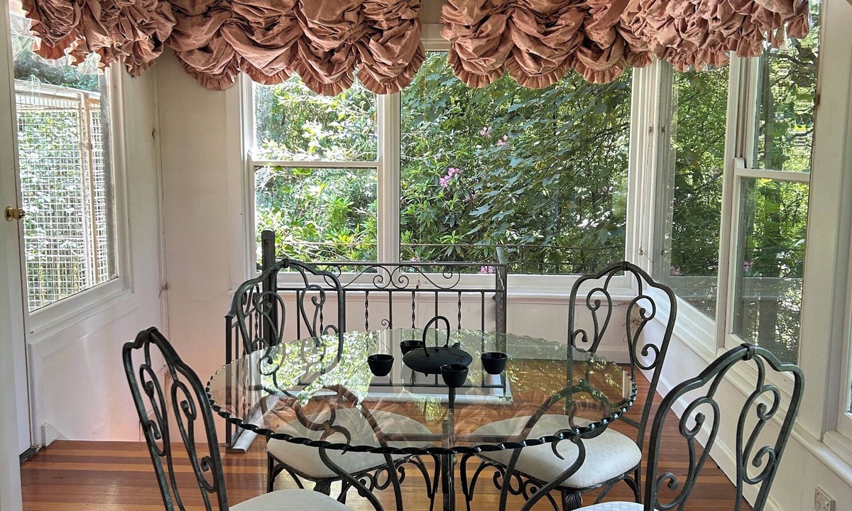 Kalorama Bed & Breakfast | The Sister Cottage in Kalorama
