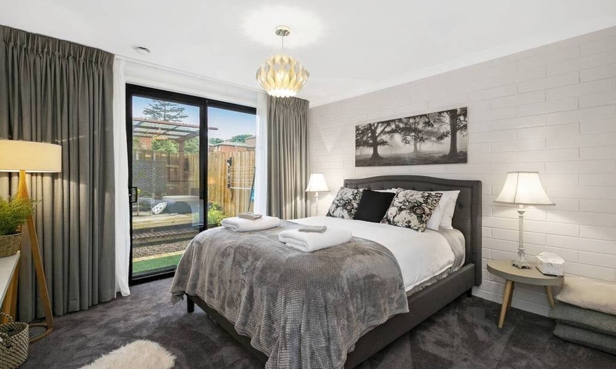 Korumburra Apartment | The Snug Premium 1BR Self Contained Apartment