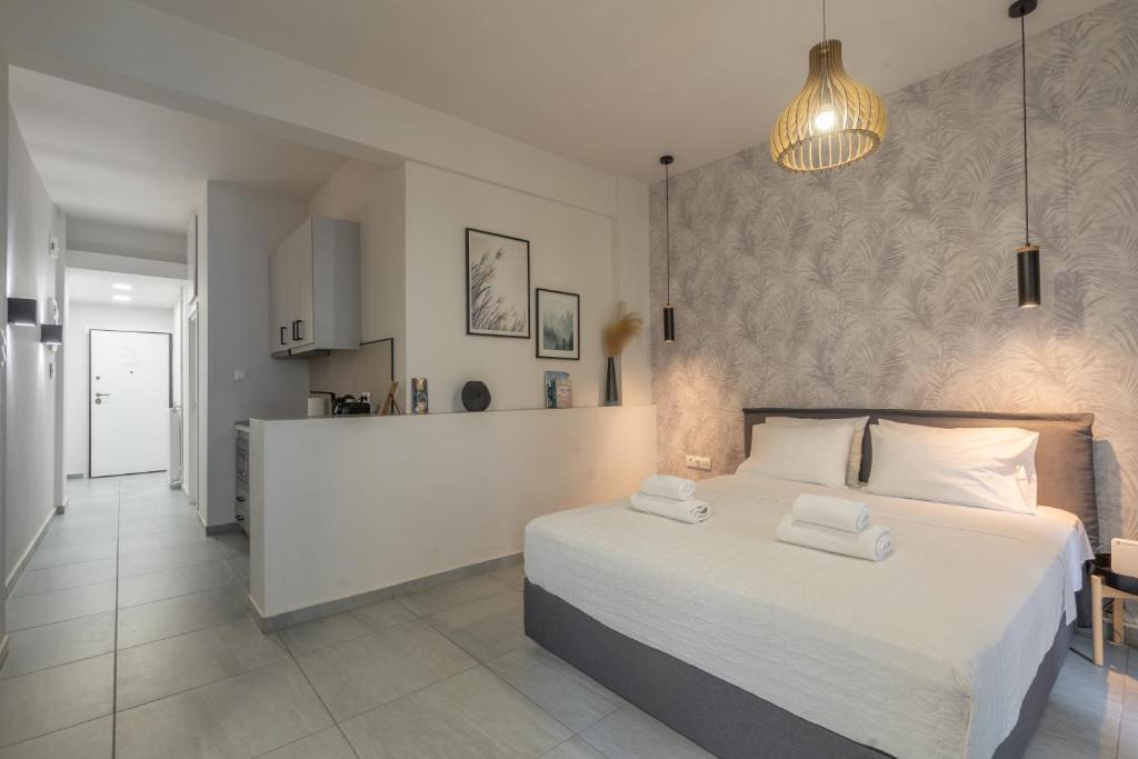 Platia Viktorias Apartment | The Suite by Spaceers