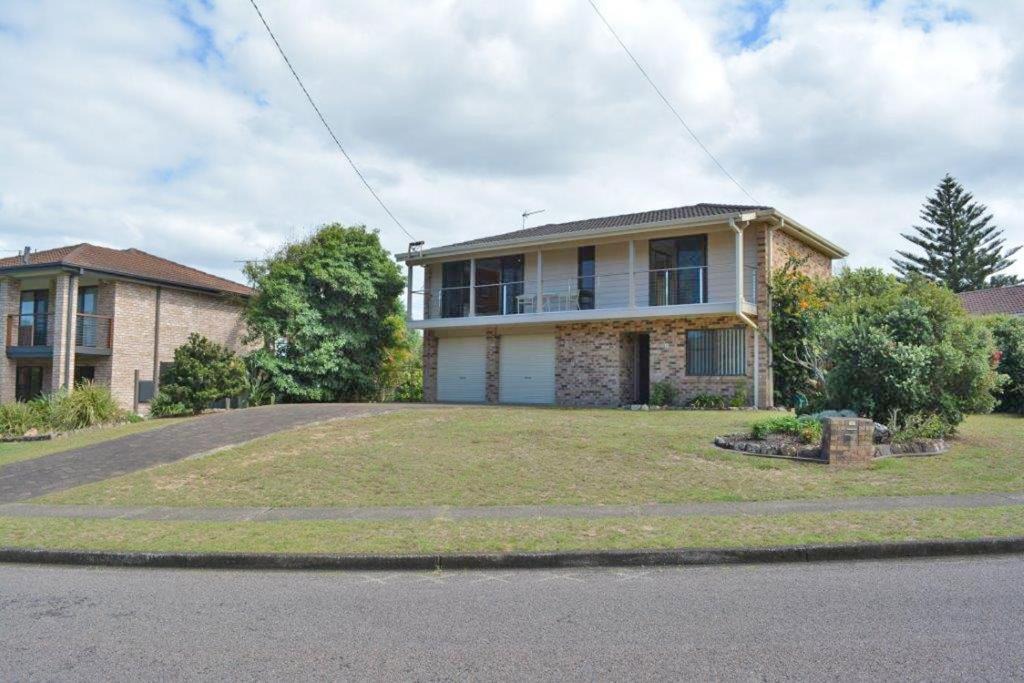 Anna Bay House | 'The Verandah', 9 Hanson Avenue - fantastic child friendly home