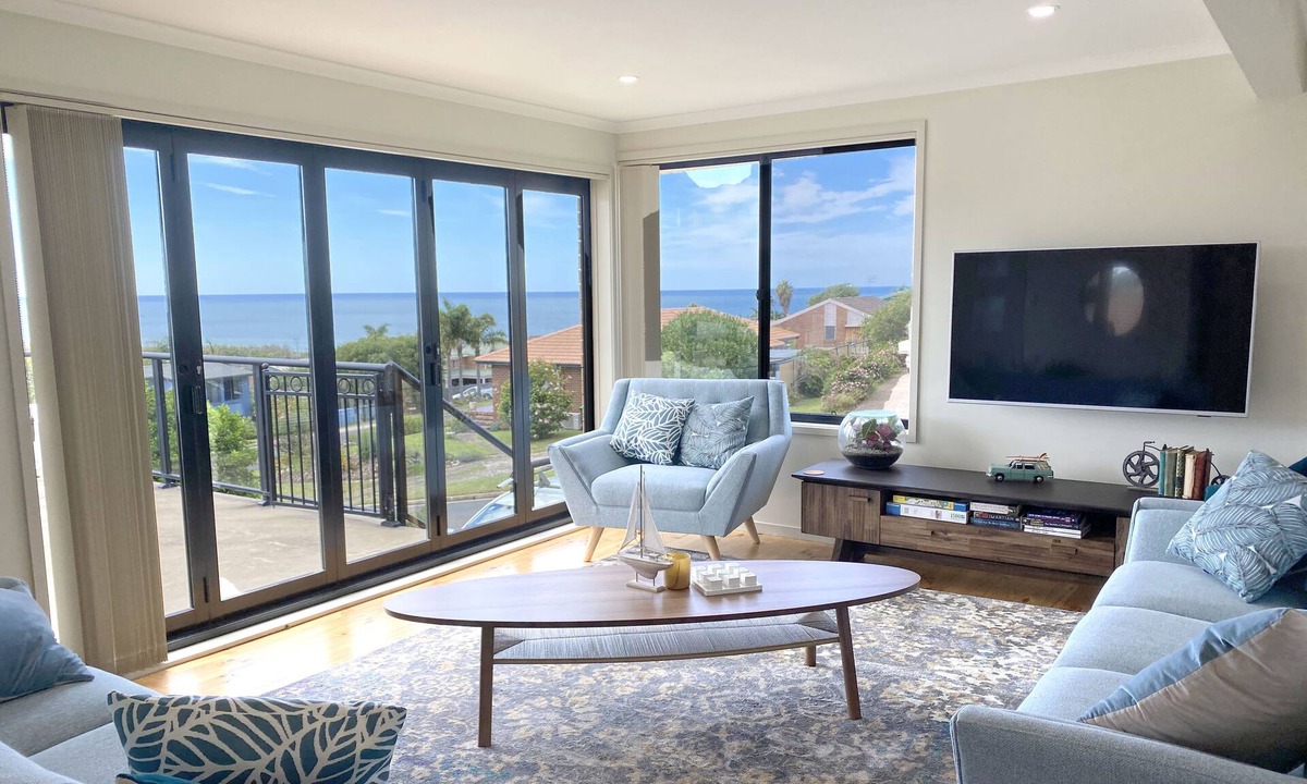 Tura Beach House | The Views - 4 Bedroom Home - Pet Friendly - 3+ Nights