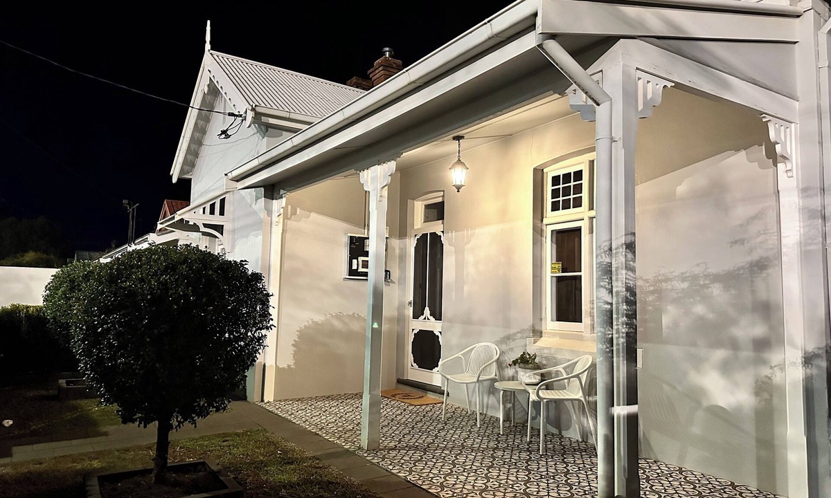 Dubbo House | The Warra House - Luxury and convenience.