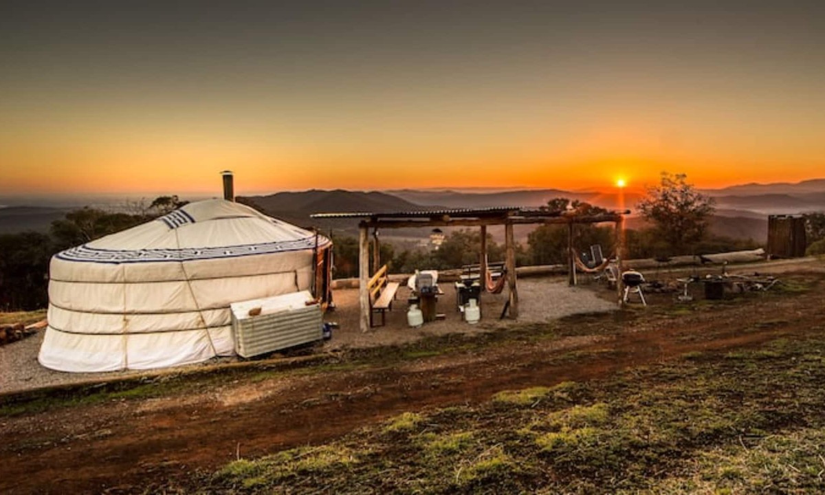 Myrrhee House | The Yurt Alpine Retreat - Green Yurt