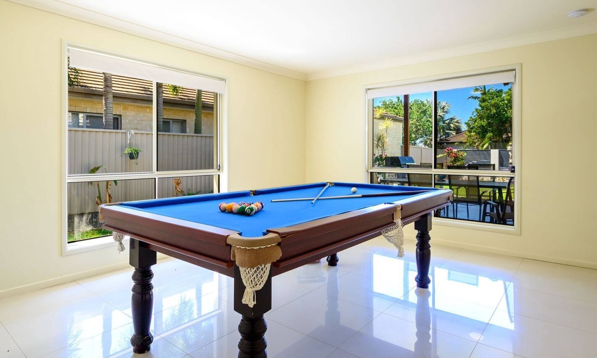 Helensvale House | Theme Park Paradise 4BR Spacious Family Home near Gold Coast Parks