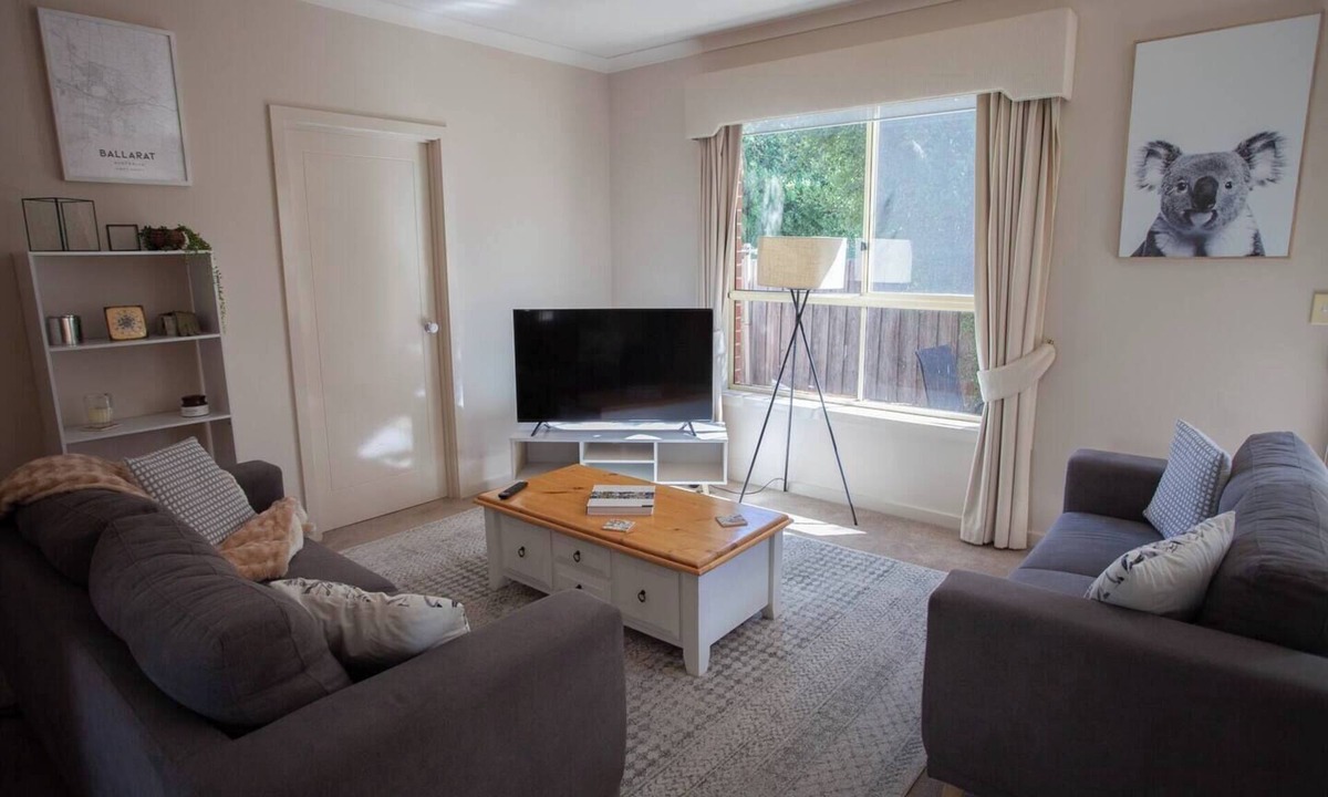 Ballarat House | This house is a 3 bedroom(s), 2 bathrooms, located in Ballarat Central, VIC.