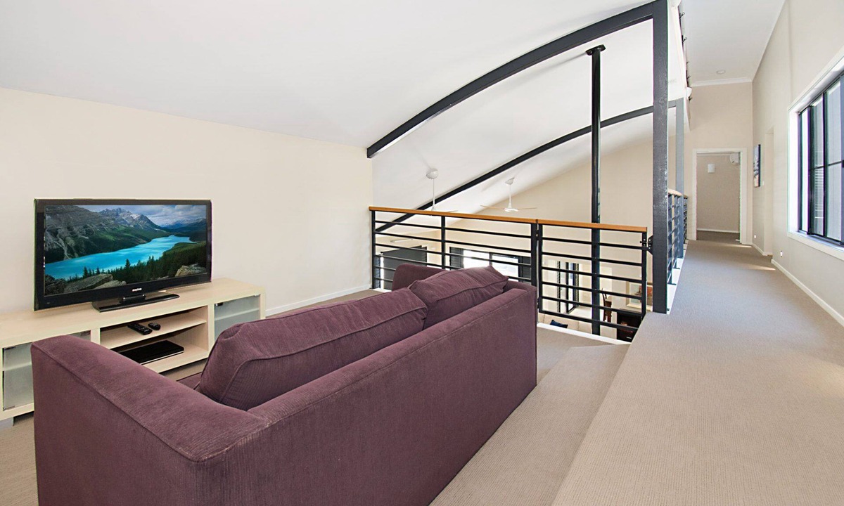 North Creek Apartment | This large and airy tri-level home offers the pinnacle of beachside living