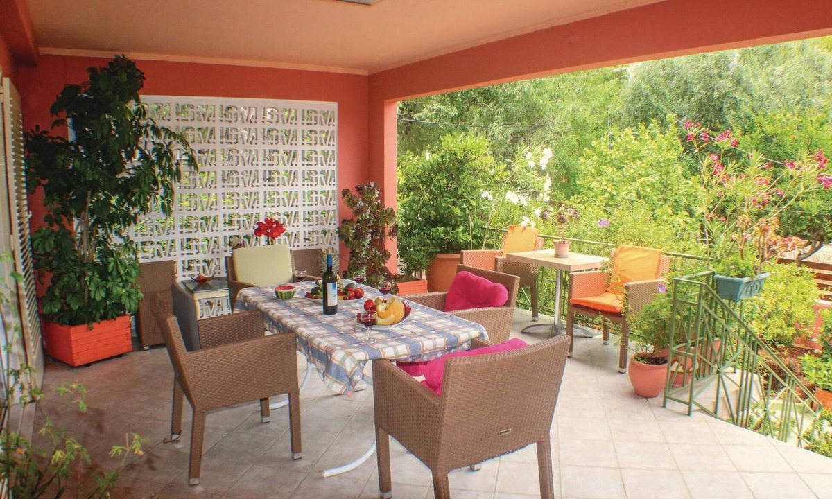 Spata-Artemida House | This recently overhauled vacation home is the ideal vacation base in any season.