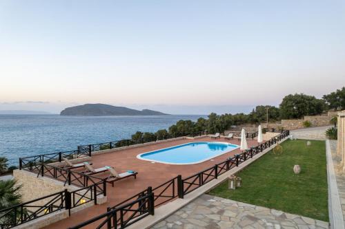 Pefki Apartment | Tholos Boutique Houses