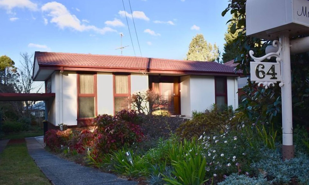 Katoomba House | Three Sisters Garden Cottage - stroll to 3 Sisters