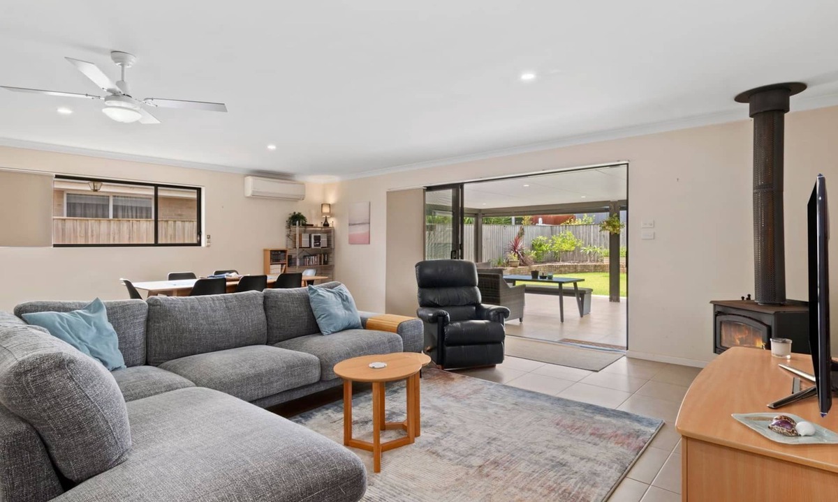 Tomakin House | Tides at Tomakin - walk to the beach