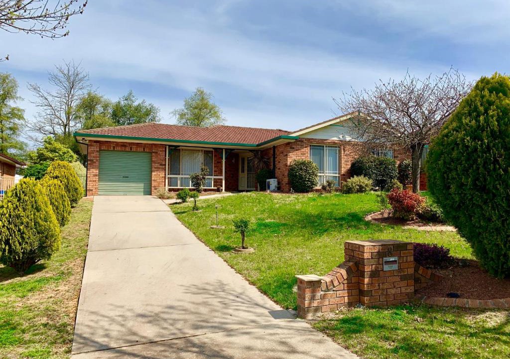 Bletchington House | Tidy Home in a Leafy Suburb, Great Location