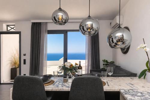 Exomvourgo Villa | Tinian Sunset Villa