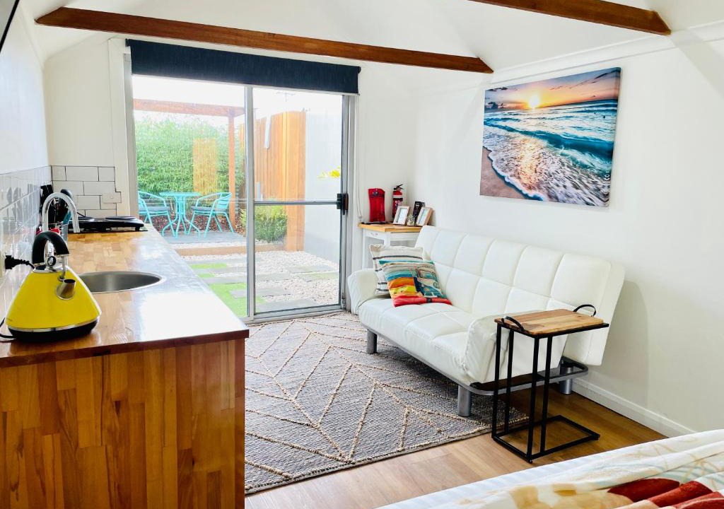 East Devonport Apartment | Tiny Tom - Hidden beside the river Mersey