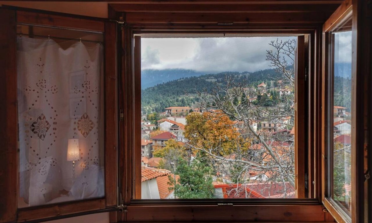 Eptalofos Hotel | To Balcony tis Agorianis