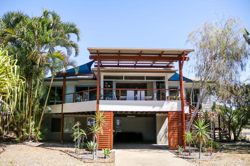 Urangan House | Top Tier