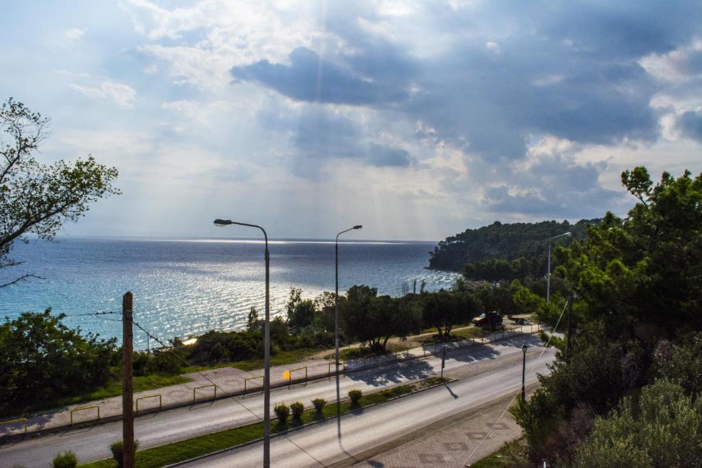 Kallithea Apartment | Toroneon Studios