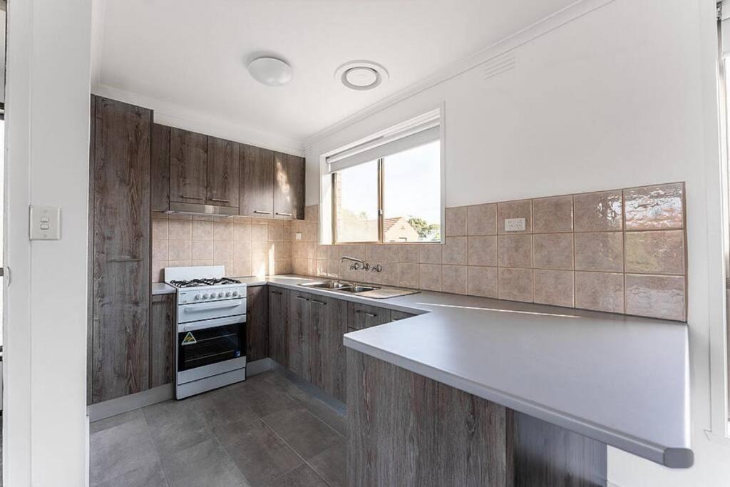 Hughesdale House | Townhouses near Chadstone by Readyset