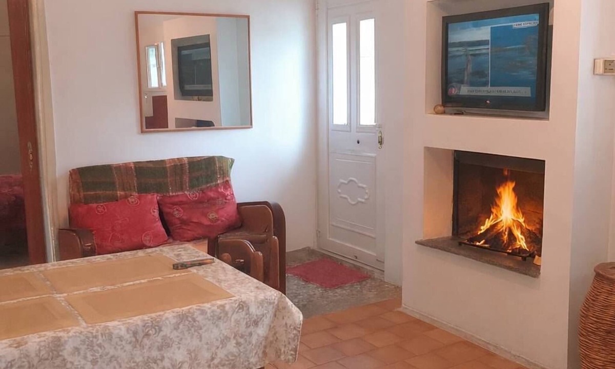 Grammatikou Apartment | Traditional Stay near Lake Trichonida with Parking