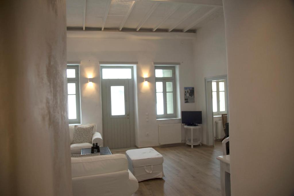 Isternia Apartment | Traditional Village House