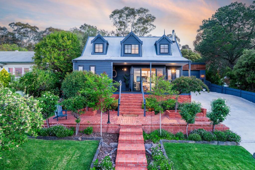 Glenroy House | Tree Tops on Hodge