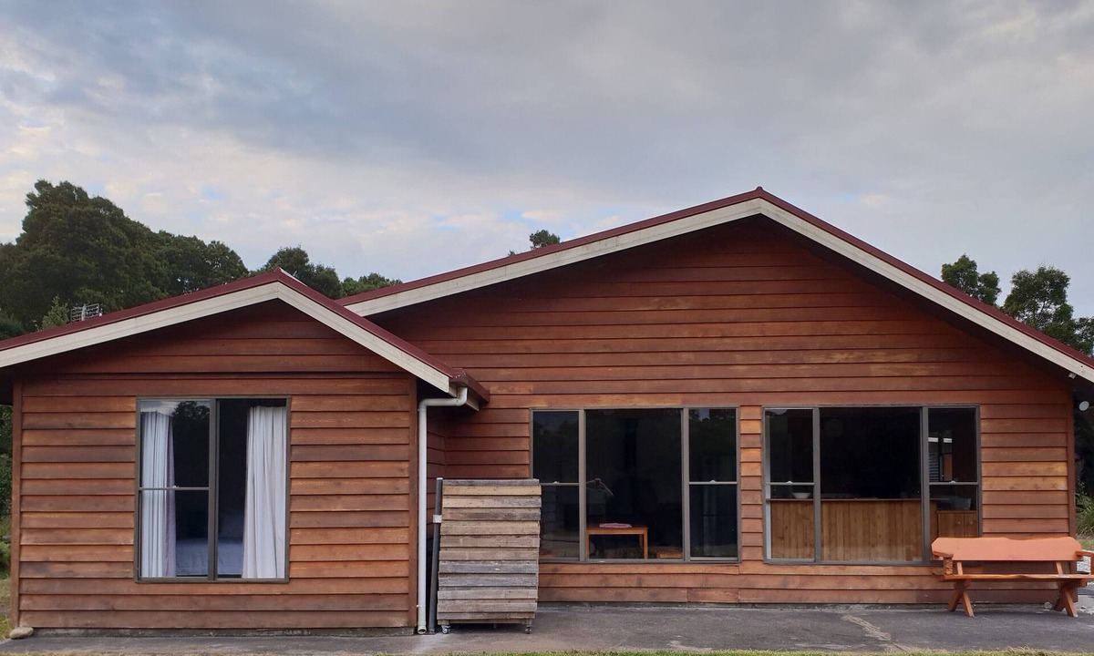 Tullah House | Tullah HideAway - Lakeside & Mountain Views