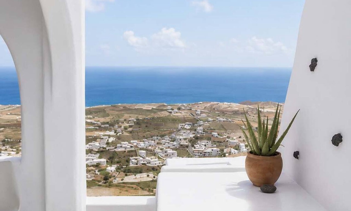 Vourvoulos Apartment | Two Gods Santorini Premium Jacuzzi Sea View Suites
