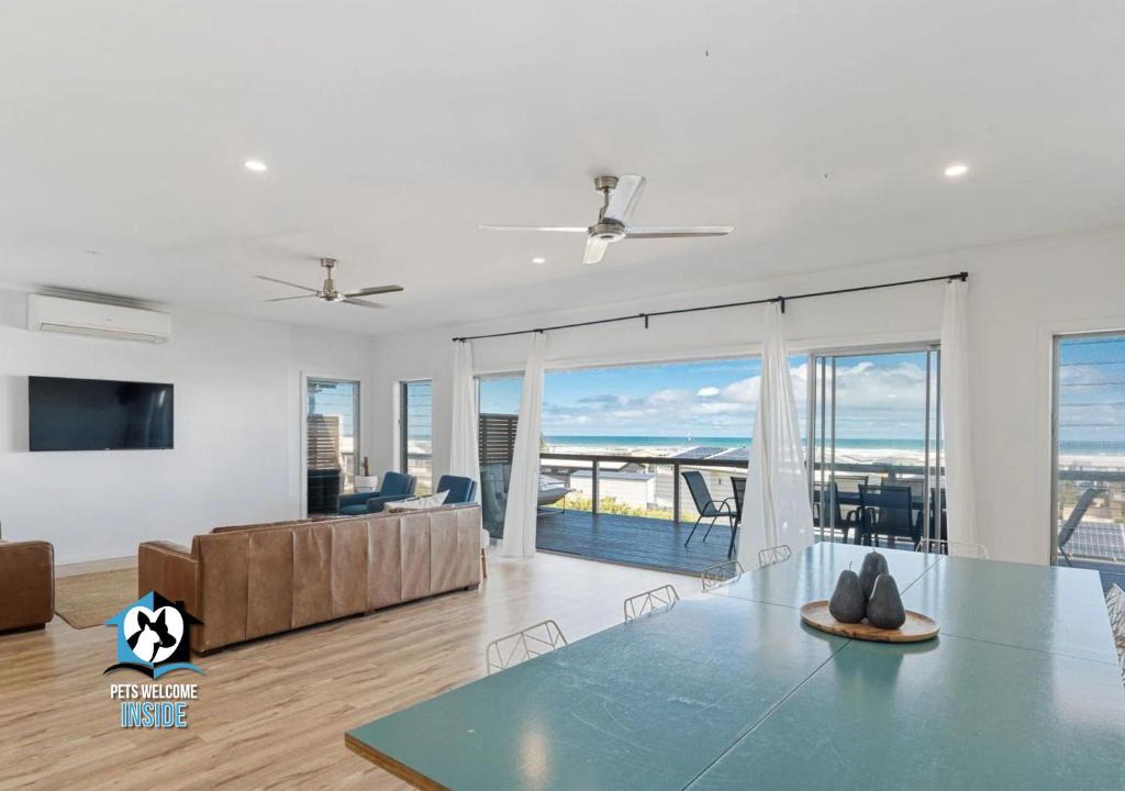 Middleton House | Ultimate in Middleton Coastal Style with Views Sleeps 10