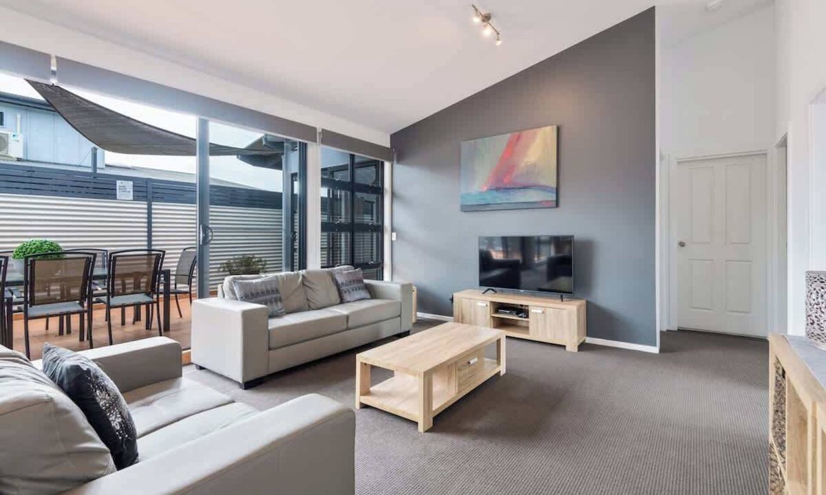 Huskisson Apartment | Unit 4 - Modern 3BR Family Friendly Apt Huskisson Main Street by Nautilus Apts