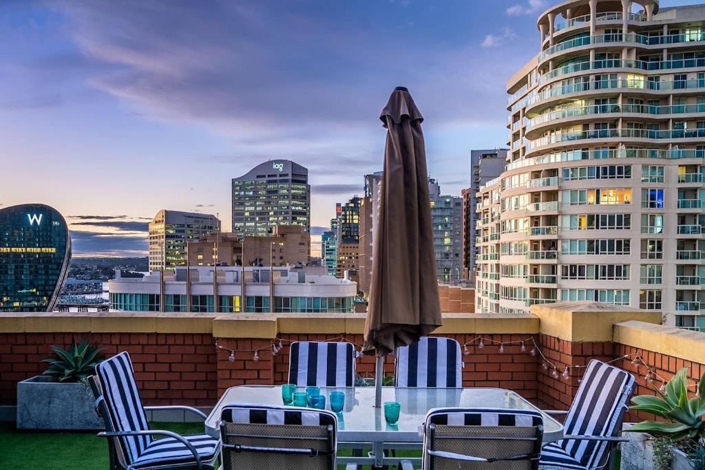 Darling Harbour Apartment | Urban Sky Terrace in the Vibrant Heart of Sydney