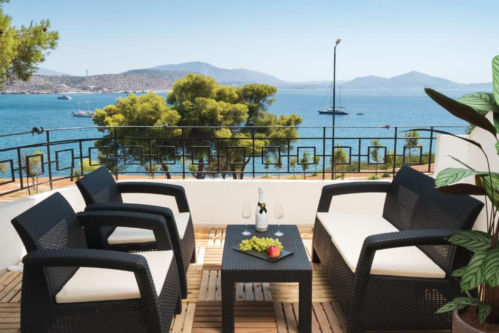 Varkiza Apartment | Varkiza Sea Front Residence by First Class Properties