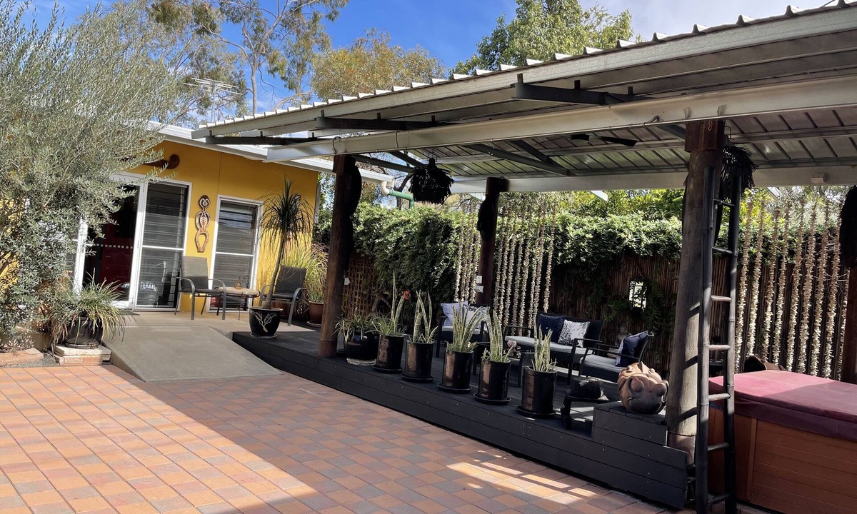 Braitling Apartment | Vatu Sanctuary - The Bure (1 bedroom spa with private entrance and garden)