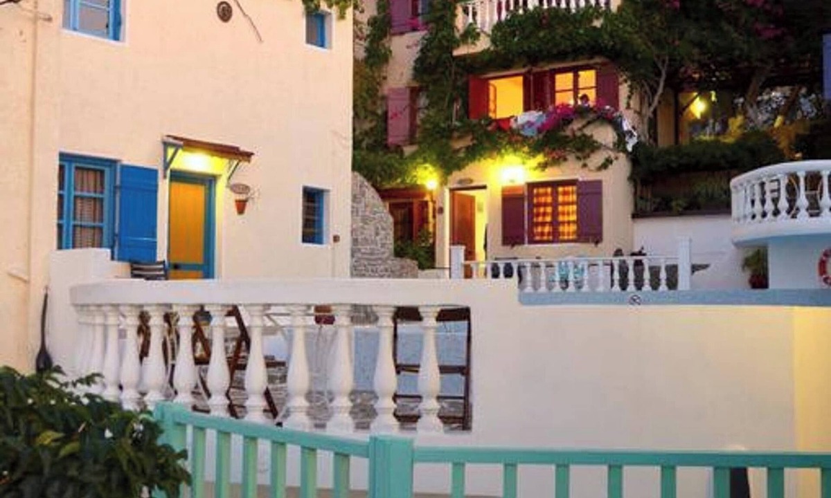 Piskopiano Apartment | Very Spacious and Well Equipped Room Near the Sea