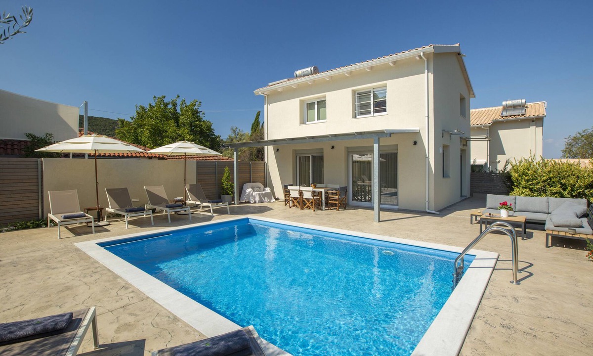 Apolpaina Villa | Vilana Villa ideal for small groups/families 2km from Lefkada city