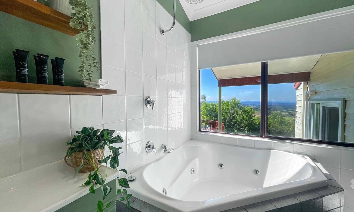 Mount View Villa | Villa 3 @ Bimbadeen Estate - Split level villa with views that stretch on forever - just for 2!