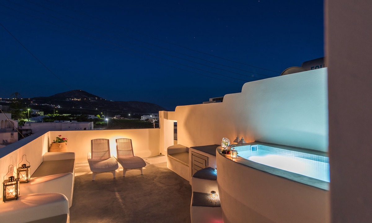Megalochori Villa | Villa Aegeon Grande with Hot Tub