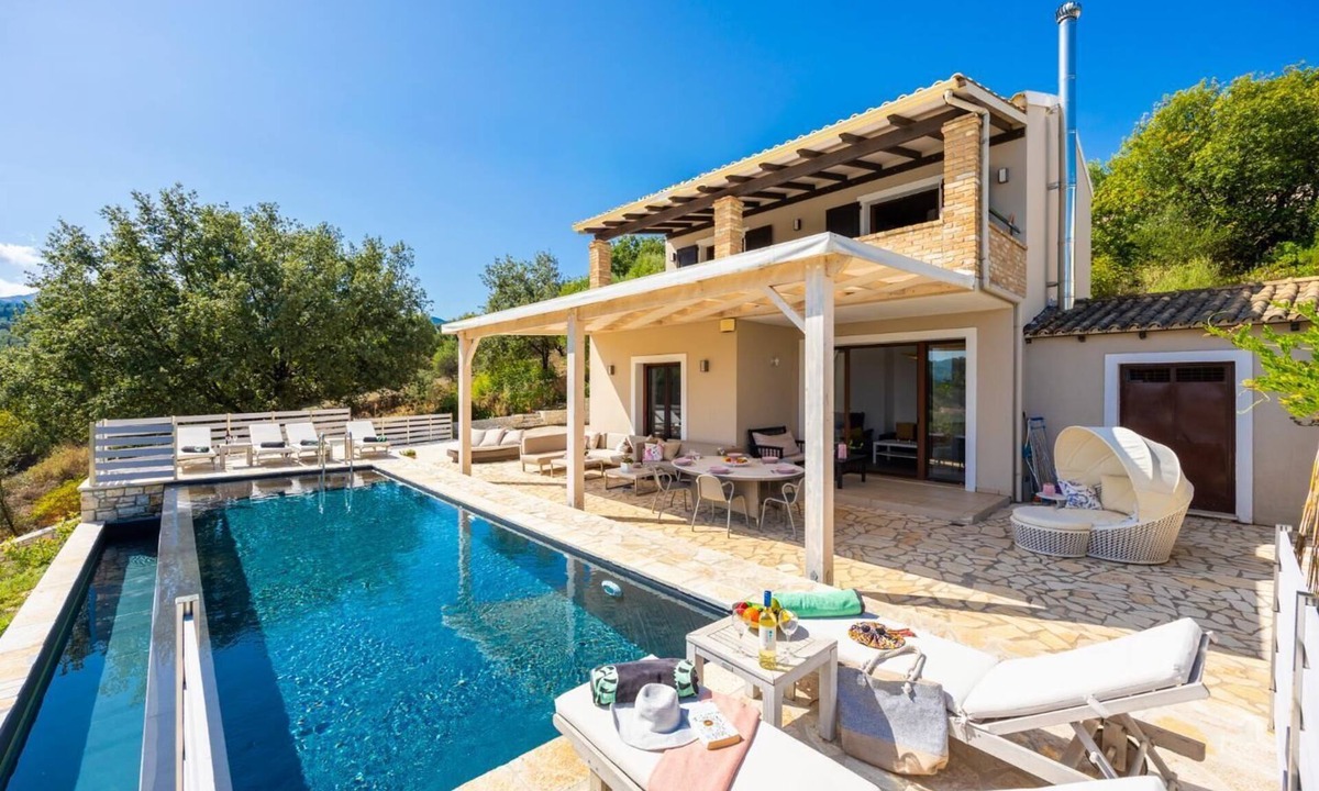 Peroulion Villa | Villa Antinoti - Three Bedroom Villa, Sleeps 6