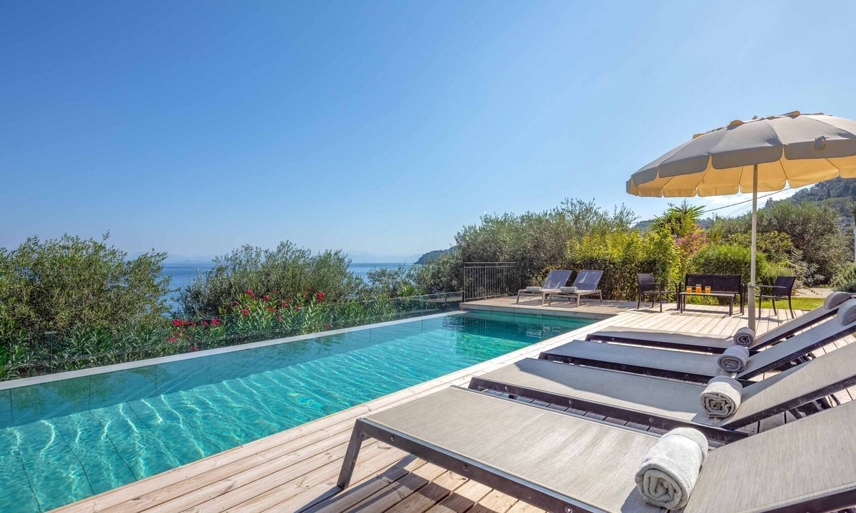 Chlomos Villa | Villa Apanemia Mare - Three Bedroom Villa, Sleeps 6
