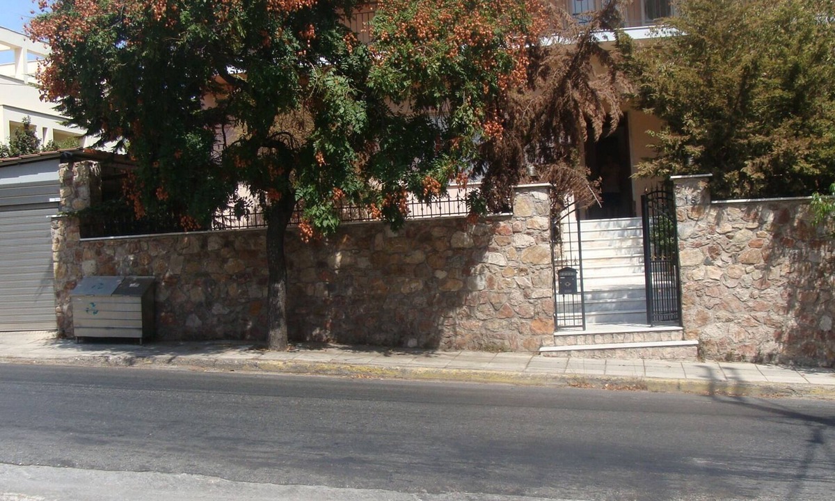 Palaio Psychiko Villa | Villa apartment, with garden, pets allowed, subway and bus nearby, SuperMarkt.