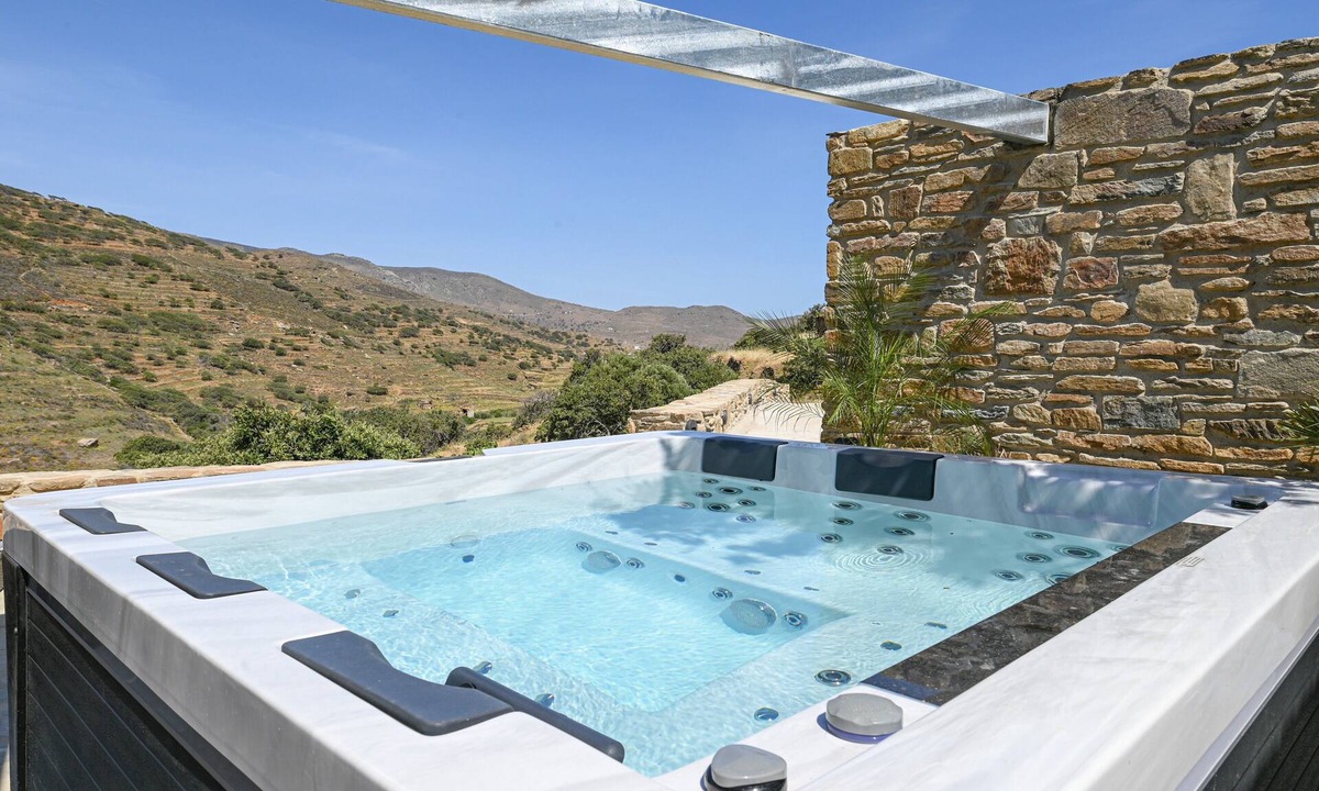 Exomvourgo Villa | Villa 'Celini House 2' with Mountain View, Wi-Fi and Air Conditioning