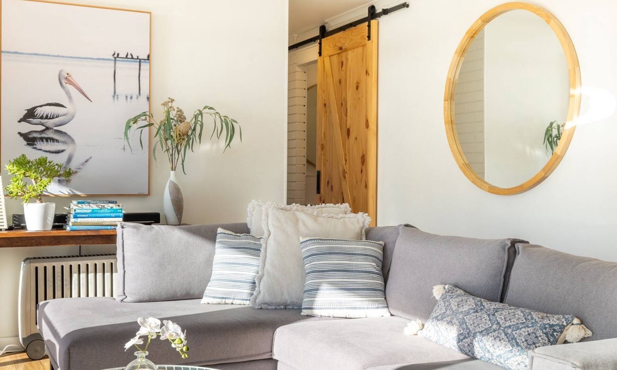 Nelson Bay Apartment | Villa Ellisa, 4/10 Columbia Close - beautiful unit with beautiful water views at Little Beach