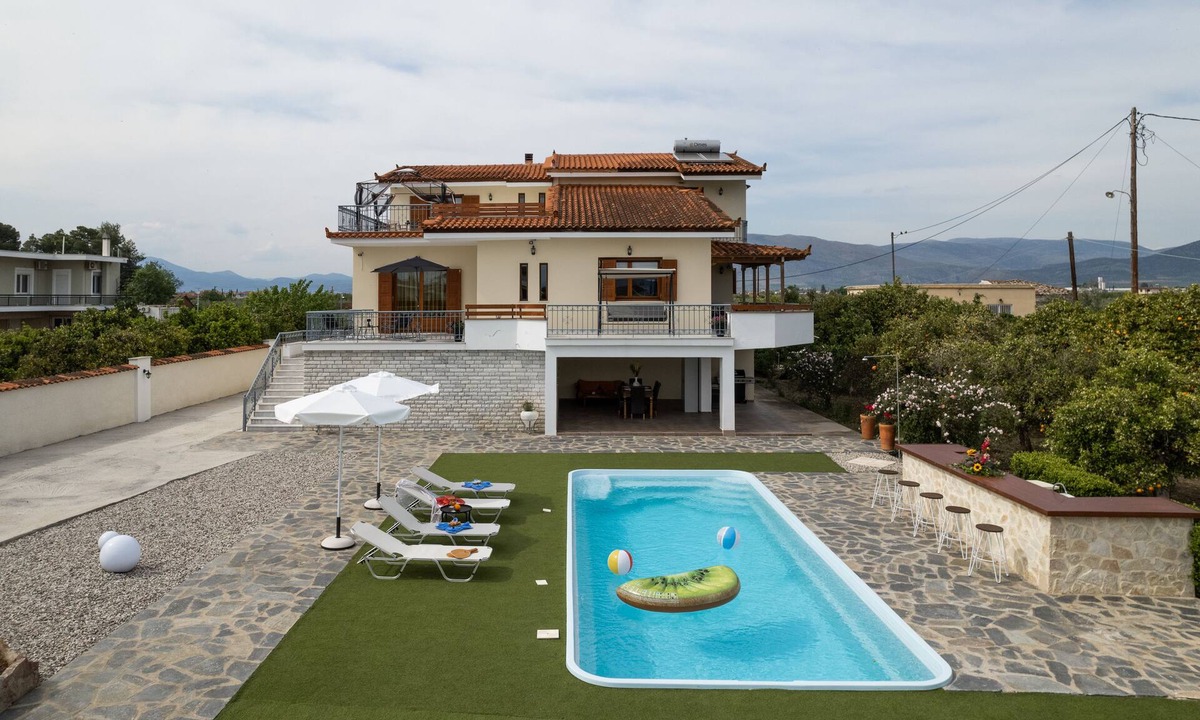 Argos Villa | Villa Ero Lux villa near Nafplio with pool, cinema room, grand piano
