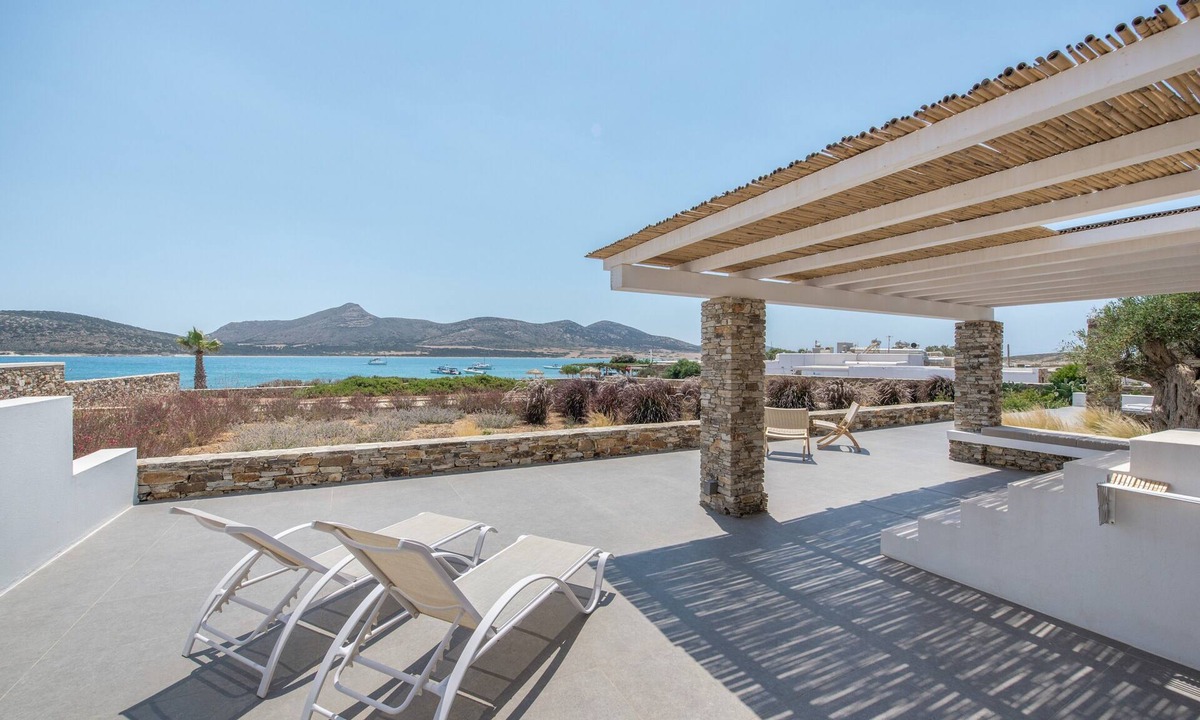 Antiparos Villa | Villa 'Farous Seaside Sunset' with Sea View, Wi-Fi and Air Conditioning