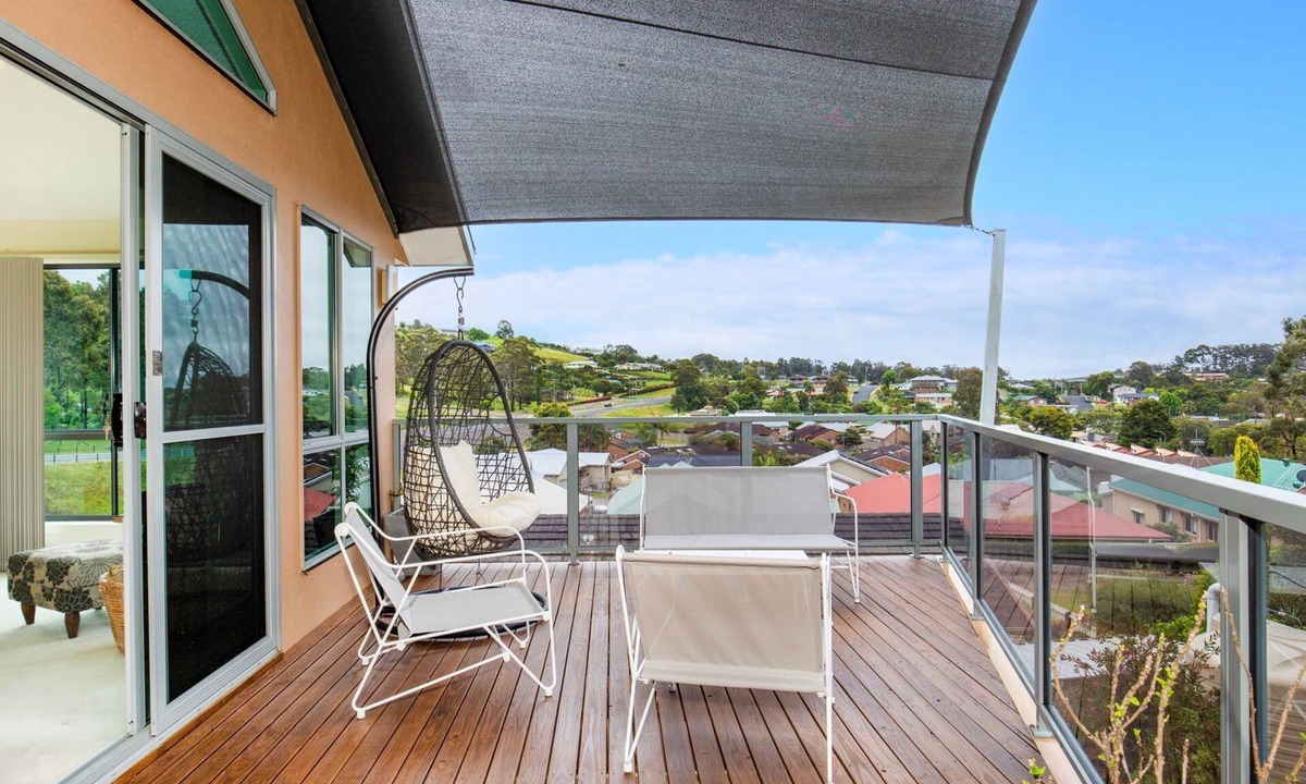 Surf Beach House | Villa Franco - Pet Friendly - 8 Mins Walk to Beach