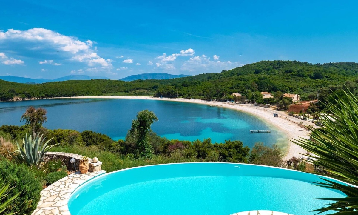 Petaleia Villa | Villa Georgia - Elegant Villa with Stunning Views near Beach & Bella Mare Hotel