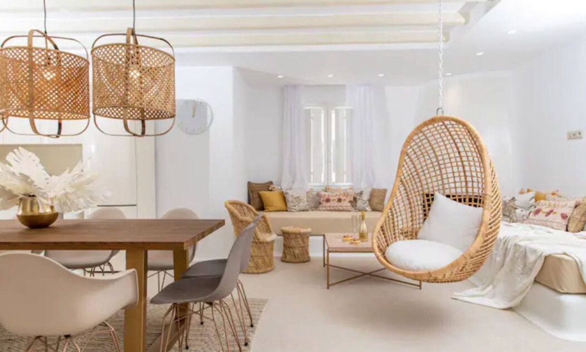 Plaka Villa | Villa Gold&White